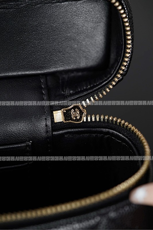 샤넬탑핸들슬림베니티케이스 20260211-123057-040루.jpg