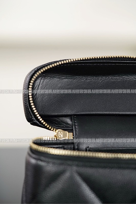 샤넬탑핸들슬림베니티케이스 20260211-123057-041루.jpg