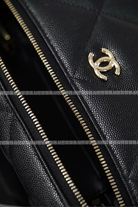 샤넬탑핸들슬림베니티케이스 20260211-123058-043루.jpg