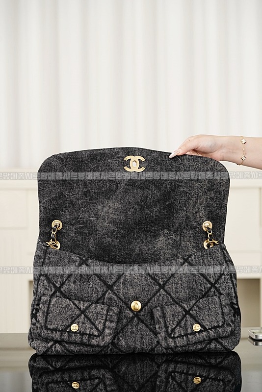 샤넬워시드데님맥시플랩백 20260211-150400-016루.jpg