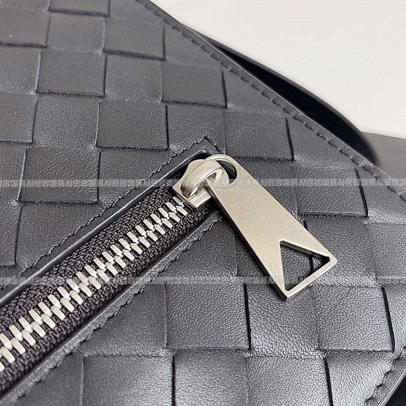 보테가베네타인트로치아토도규먼트케이스 20260213-100943-004루.jpg