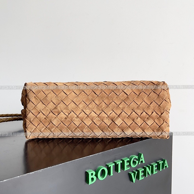 보테가베네타안디아모미디움 20260213-105343-004루.jpg