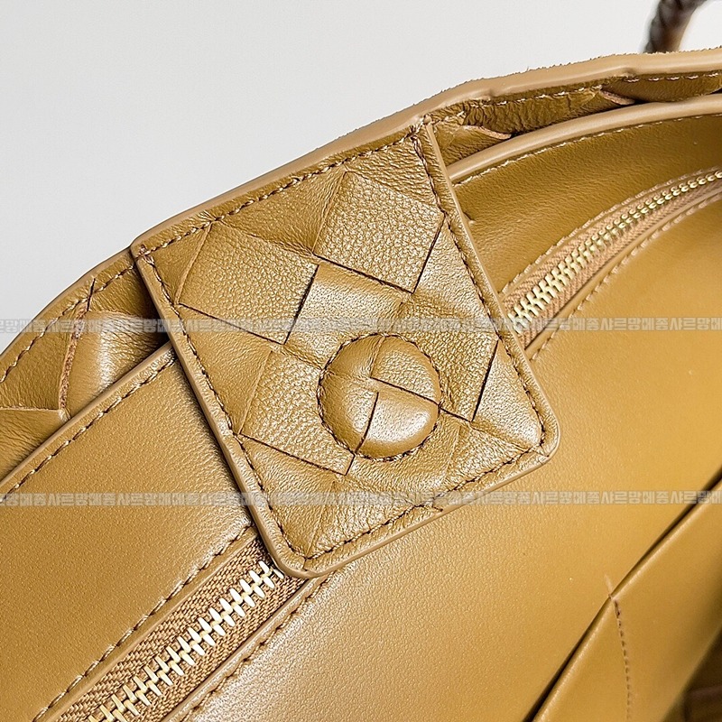 보테가베네타안디아모미디움 20260213-105344-007루.jpg