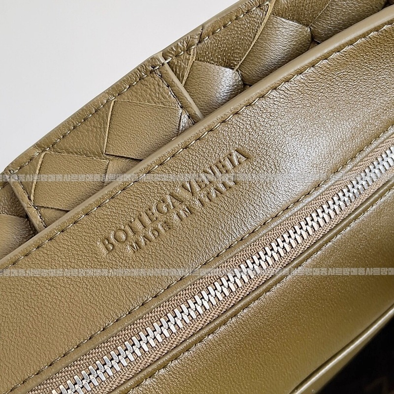 보테가베네타안디아모미디움 20260213-105710-007루.jpg