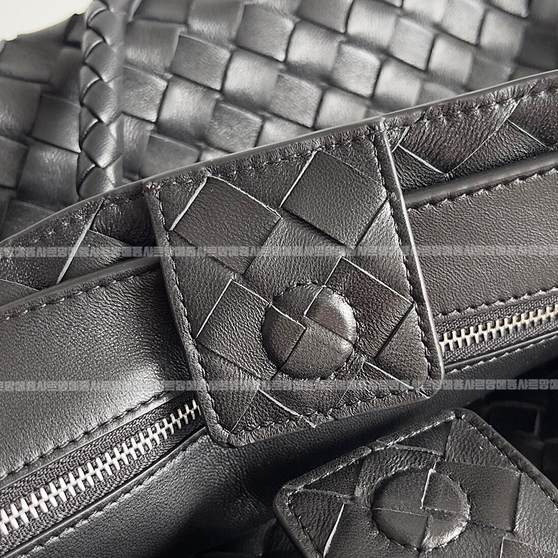 보테가베네타안디아모미디움 20260213-105819-007루.jpg