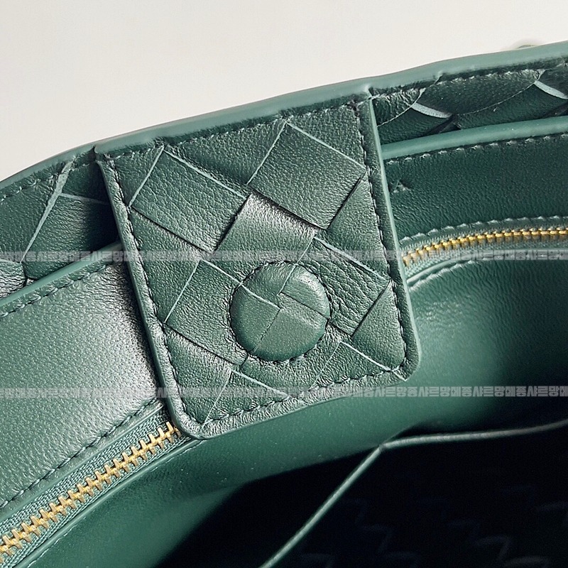 보테가베네타안디아모미디움 20260213-110212-006루.jpg