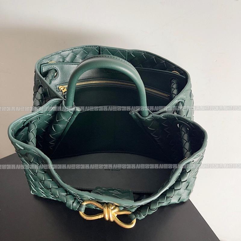 보테가베네타안디아모미디움 20260213-110212-009루.jpg