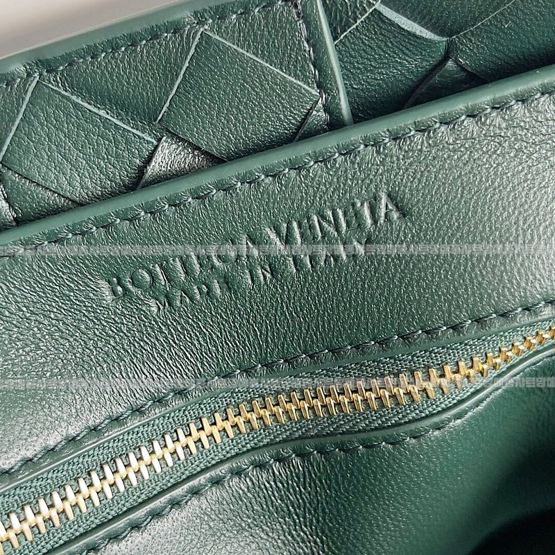 보테가베네타안디아모미디움 20260213-110212-008루.jpg