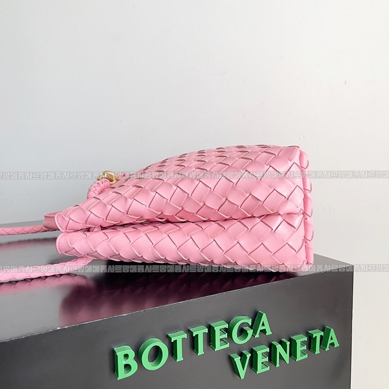 보테가베네타안디아모미디움 20260213-111159-003루.jpg