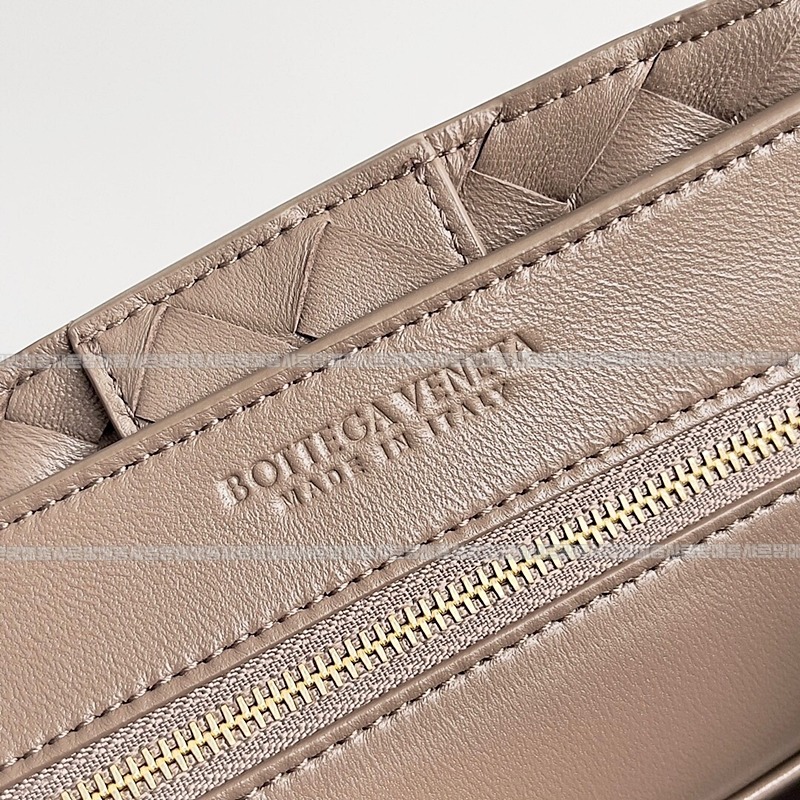 보테가베네타안디아모미디움 20260213-112744-008루.jpg