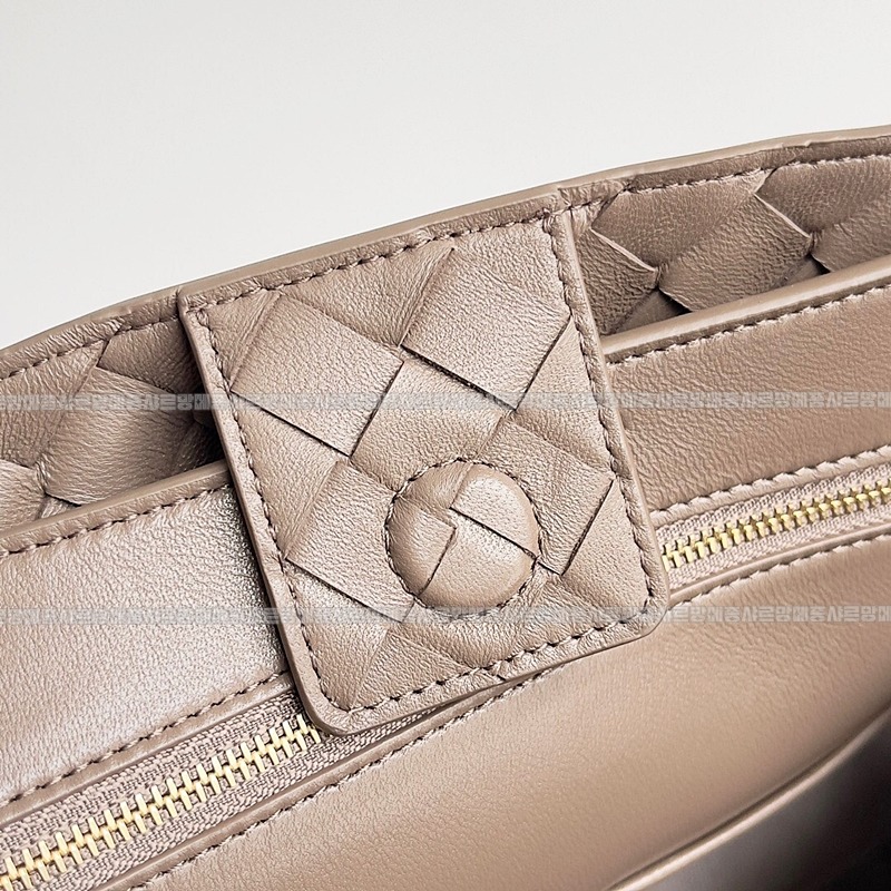 보테가베네타안디아모미디움 20260213-112744-007루.jpg