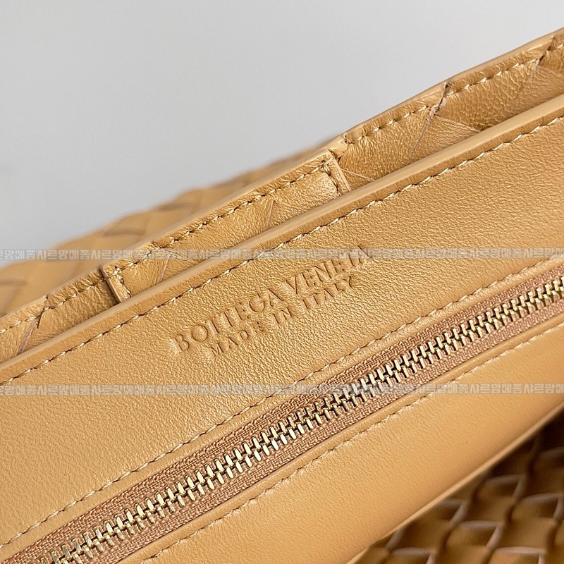 보테가베네타안디아모미디움 20260213-112939-007루.jpg