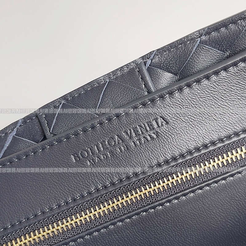 보테가베네타안디아모미디움 20260213-113327-008루.jpg