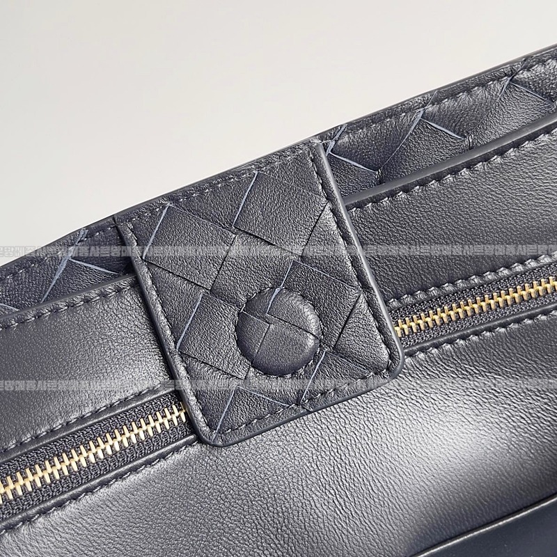 보테가베네타안디아모미디움 20260213-113327-007루.jpg