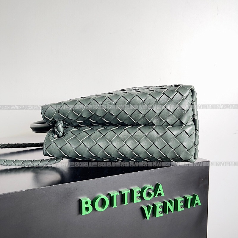 보테가베네타안디아모미디움 20260213-113944-003루.jpg