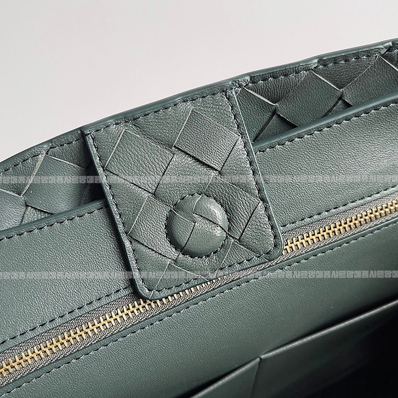 보테가베네타안디아모미디움 20260213-113945-007루.jpg