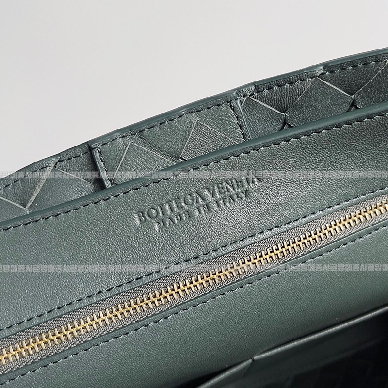 보테가베네타안디아모미디움 20260213-113945-008루.jpg