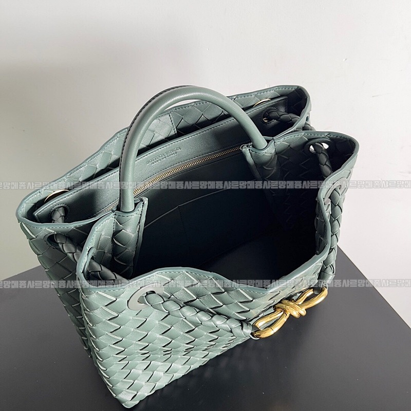 보테가베네타안디아모미디움 20260213-113945-009루.jpg