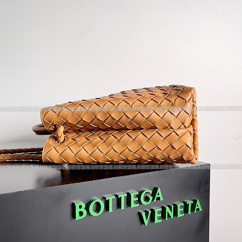 보테가베네타안디아모미디움 20260213-114203-003루.jpg