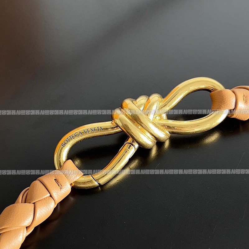 보테가베네타안디아모미디움 20260213-114204-008루.jpg