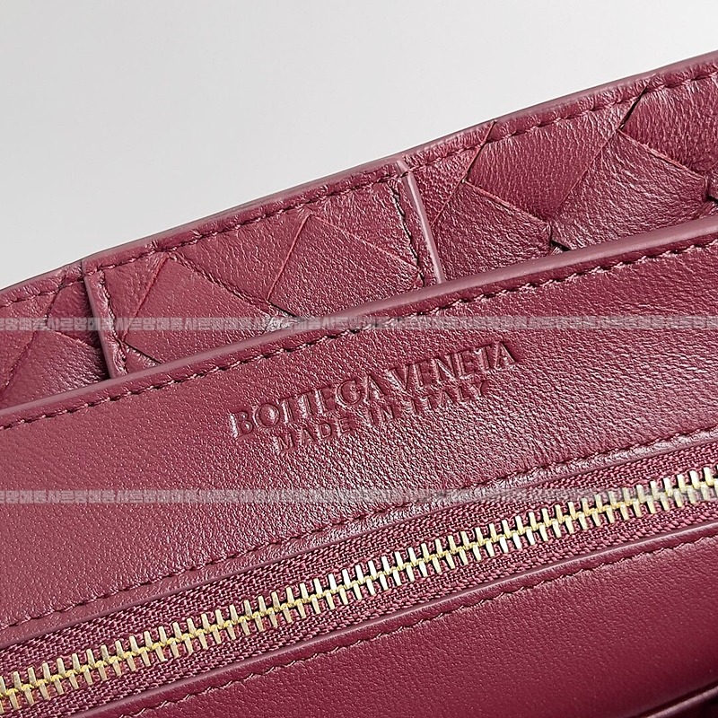 보테가베네타안디아모미디움 20260213-114618-006루.jpg