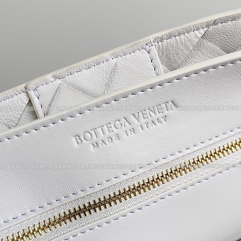 보테가베네타안디아모미디움 20260213-114823-008루.jpg