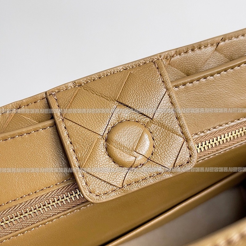 보테가베네타안디아모스몰 20260213-125035-007루.jpg