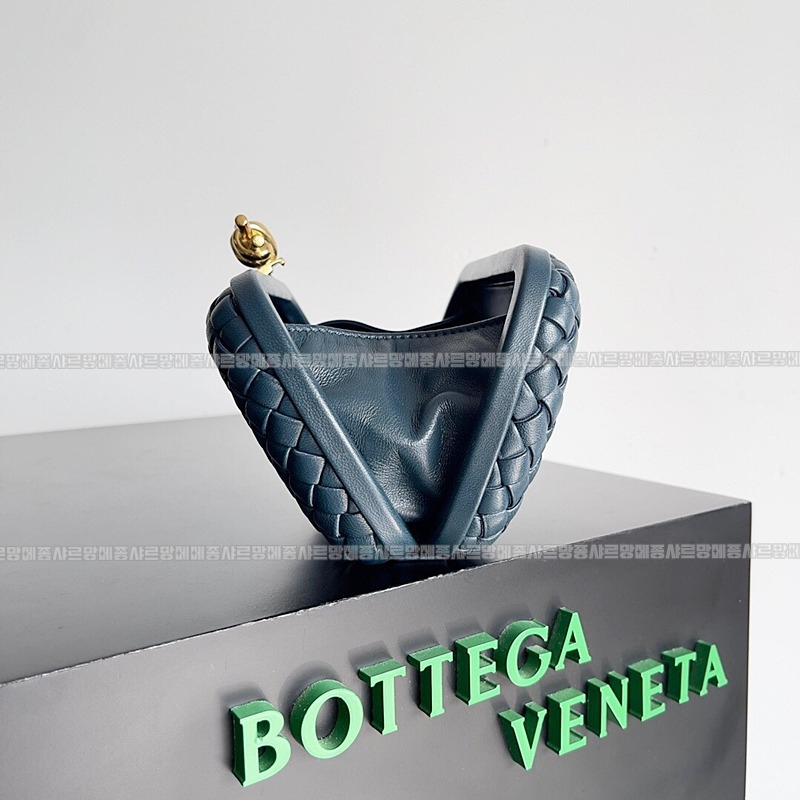 보테가베네타크노트백 20260213-145133-007루.jpg