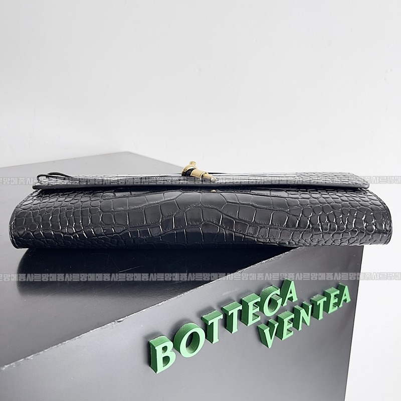 보테가베네타크로커다일안다아모클러치백 20260213-161955-002루.jpg