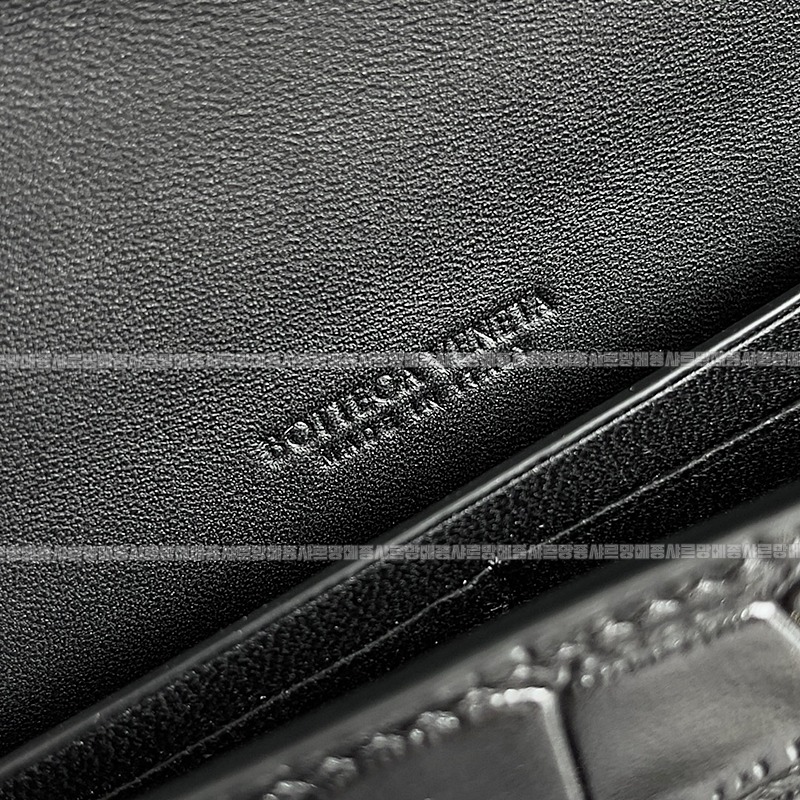 보테가베네타크로커다일안다아모클러치백 20260213-161956-008루.jpg