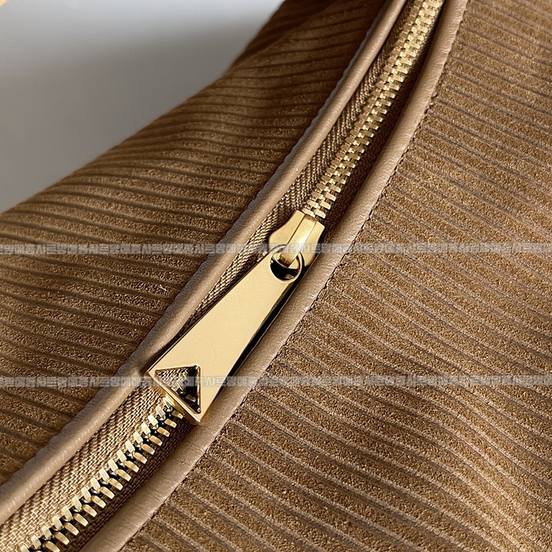 보테가베네타조디백미디움 20260213-165351-007루.jpg