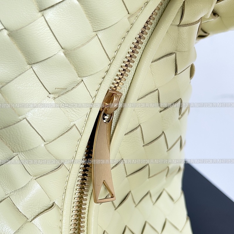 보테가베네타조디백미디움 20260213-170108-008루.jpg