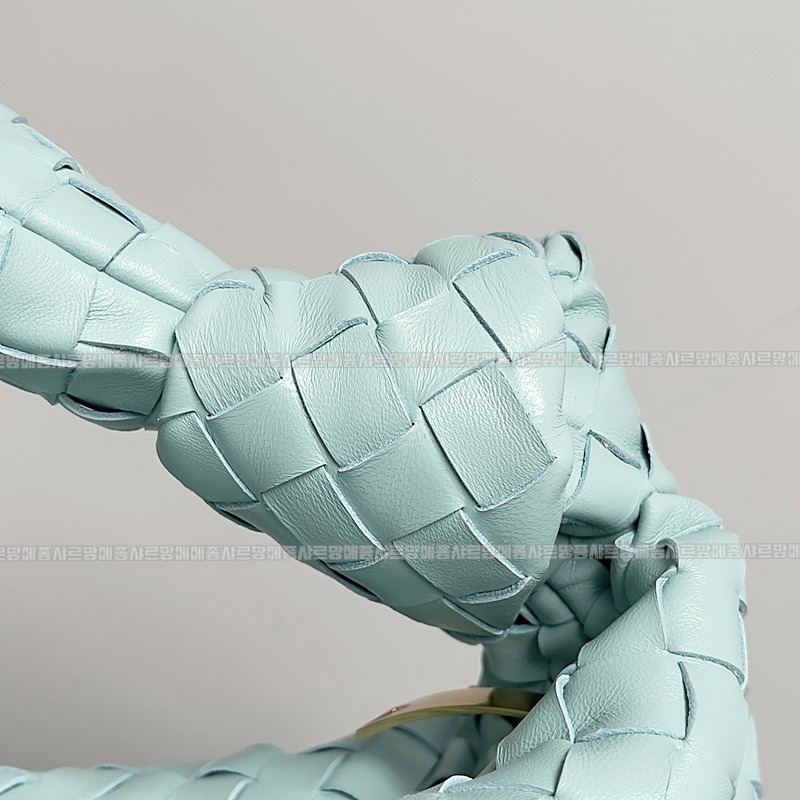 보테가베네타조디백미디움 wsxc1770997684817_4루.jpg