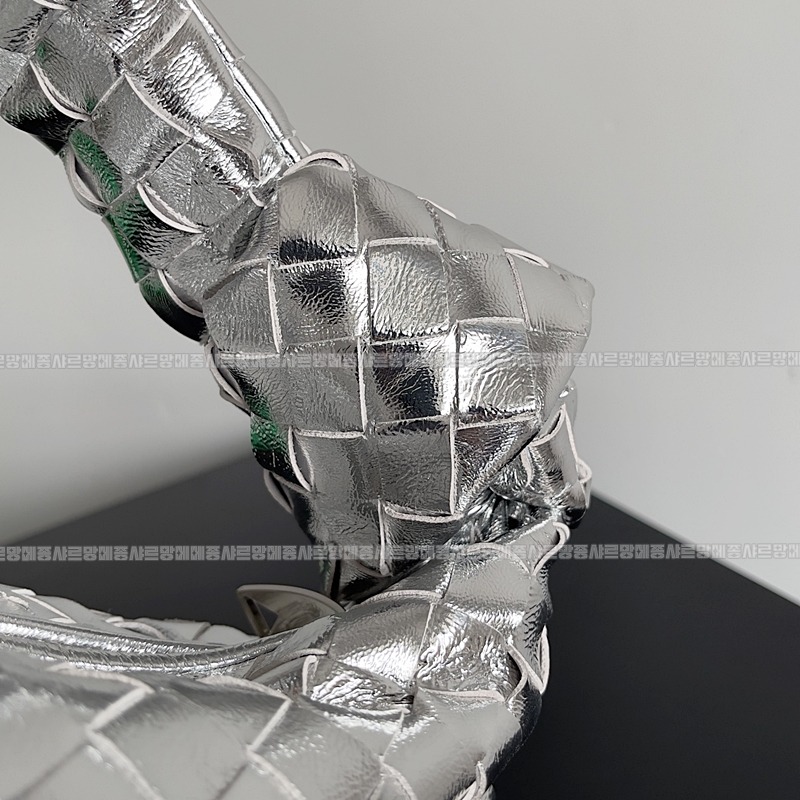 보테가베네타조디백미디움 wsxc1770997689617_1루.jpg