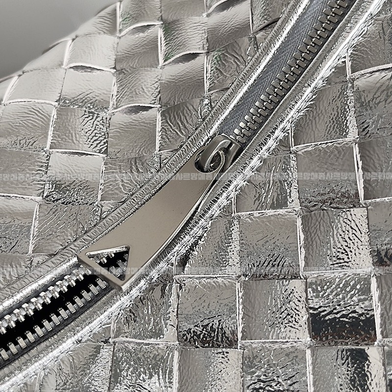 보테가베네타조디백미디움 wsxc1770997689617_4루.jpg