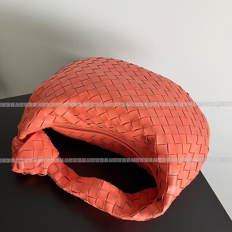 보테가베네타조디백미디움 wsxc1770997690738_4루.jpg