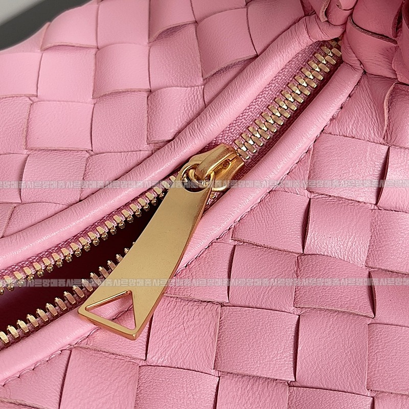 보테가베네타조디백미디움 wsxc1770997699250_4루.jpg