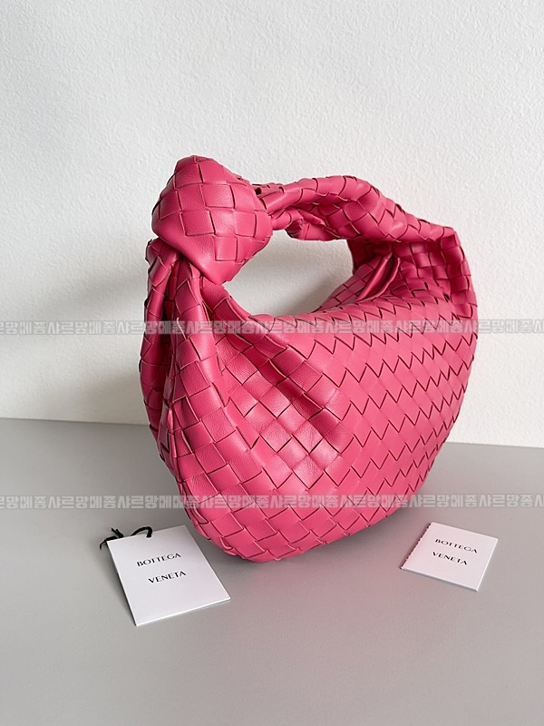 보테가베네타조디백미디움 wsxc1770997705374_1루.jpg