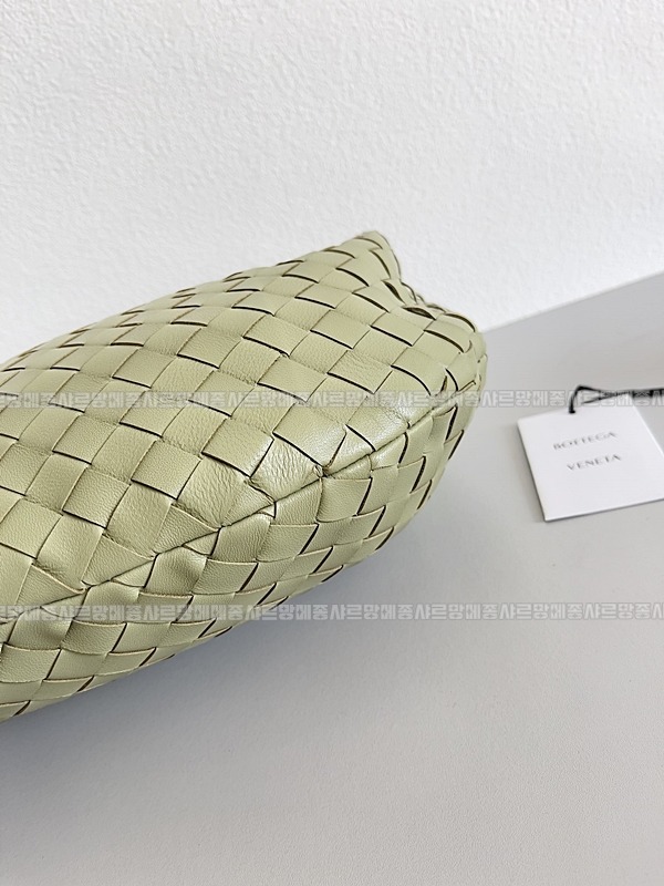 보테가베네타조디백미디움 wsxc1770997706506_4루.jpg