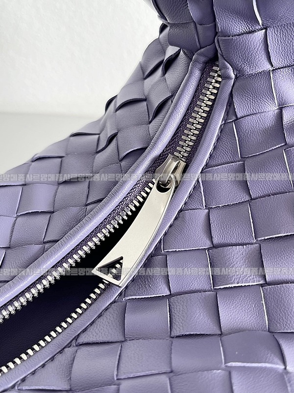 보테가베네타조디백미디움 wsxc1770997728187_4루.jpg