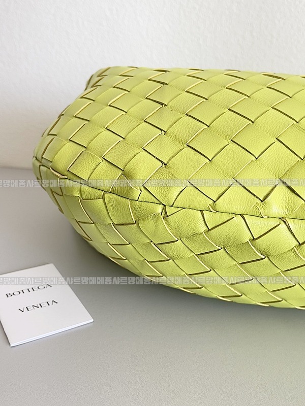 보테가베네타조디백미디움 wsxc1770997729779_4루.jpg