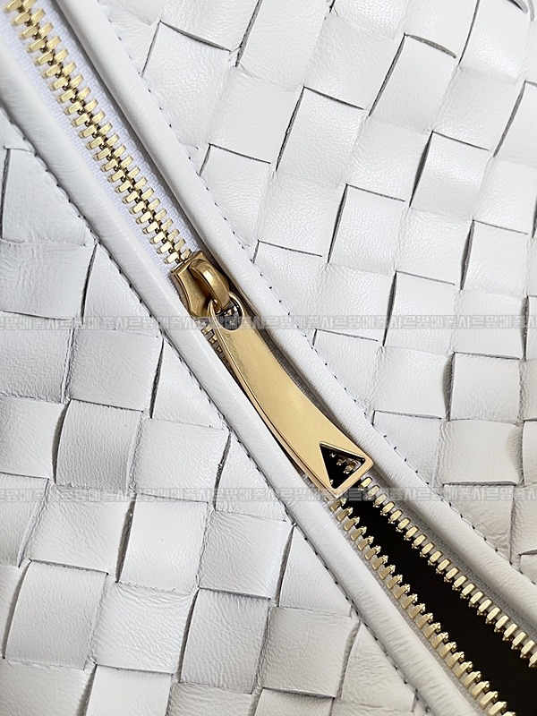 보테가베네타조디백미디움 wsxc1770997736071_4루.jpg