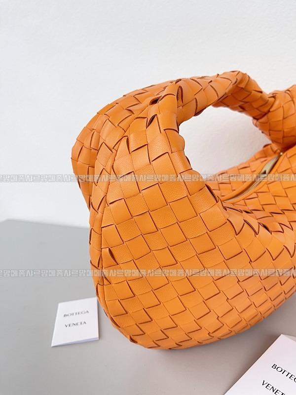 보테가베네타조디백미디움 wsxc1770997739615_4루.jpg