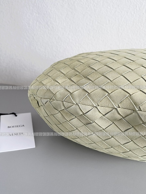 보테가베네타조디백미디움 wsxc1770997748072_4루.jpg