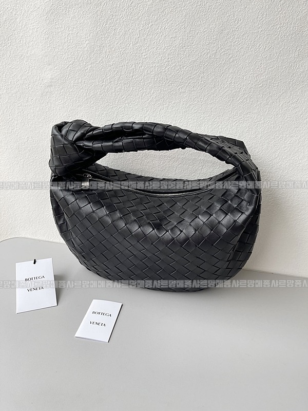 보테가베네타조디백미디움 wsxc1770997763364_1루.jpg