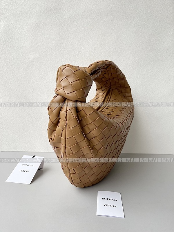 보테가베네타조디백미디움 wsxc1770997764615_1루.jpg