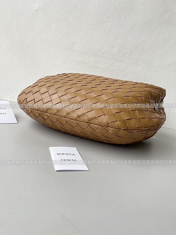 보테가베네타조디백미디움 wsxc1770997764756_4루.jpg