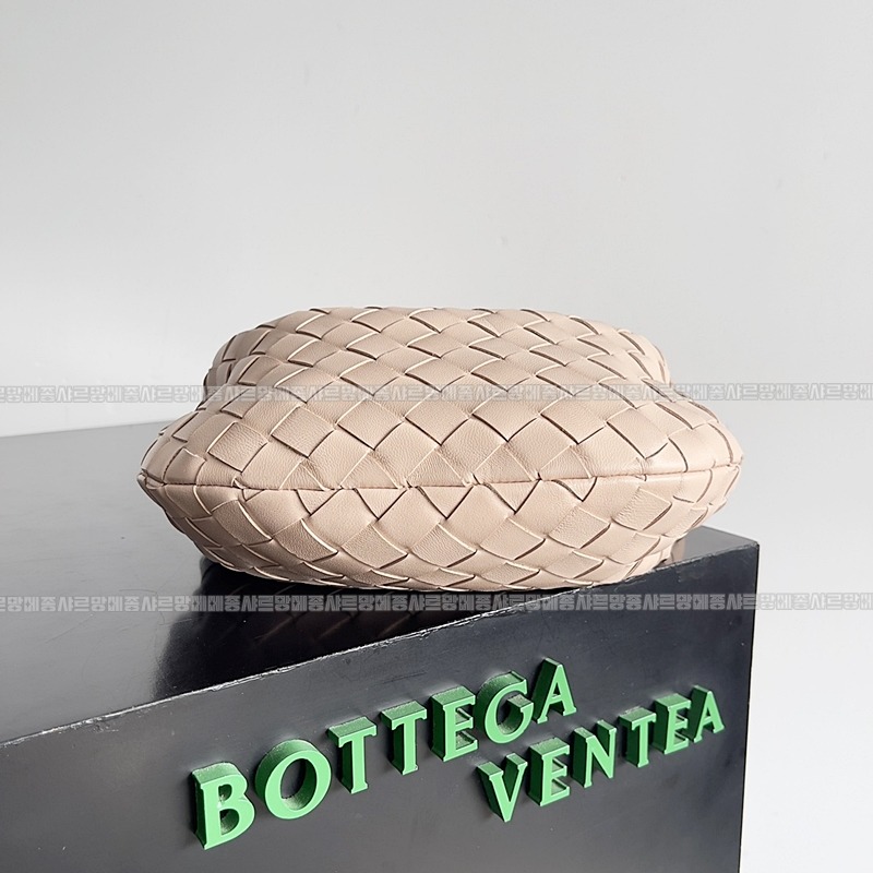 보테가베네타호보스몰 20260214-125142-004루.jpg