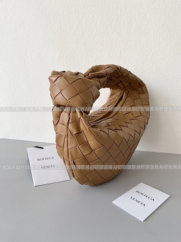 보테가베네타호보스몰 20260214-162140-004루.jpg