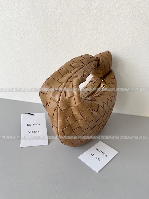 보테가베네타호보스몰 20260214-162141-006루.jpg